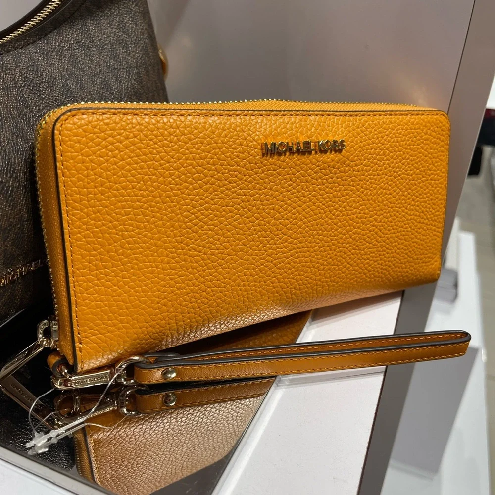 MICHAEL KORS Jet Set Travel Lg Pebbled Leather Continental Wristlet
Rad Orange - Picture 8 of 16